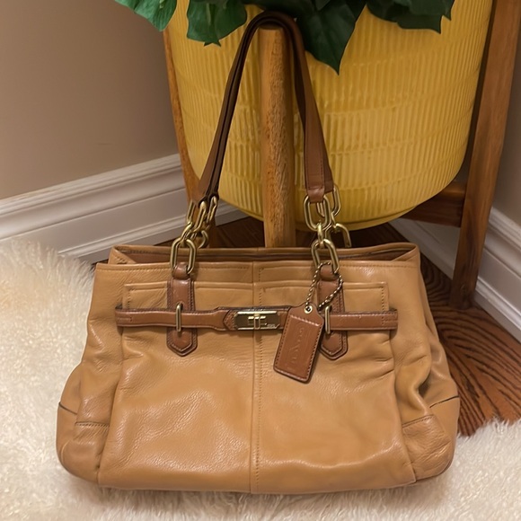 Coach Leather Handbag 👜 - Picture 2 of 3
